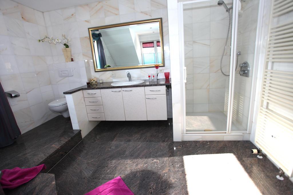 Gaestehaus Becker Wachenheim an der Weinstraße Room photo